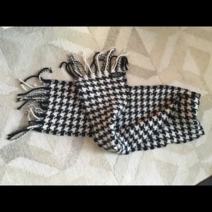 Banana republic wool and rabbit houndstooth scarf